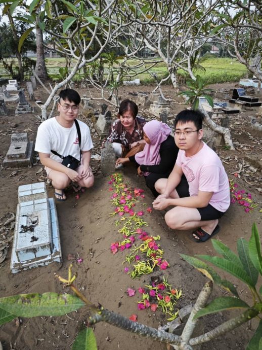 主仆情深28年视如家人 雇主飞印尼祭过世女佣