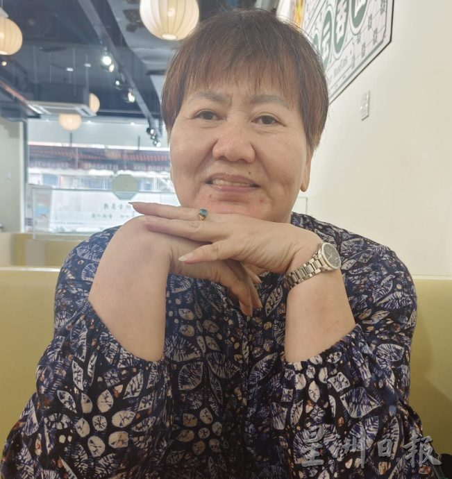 主仆情深28年视如家人 雇主飞印尼祭过世女佣
