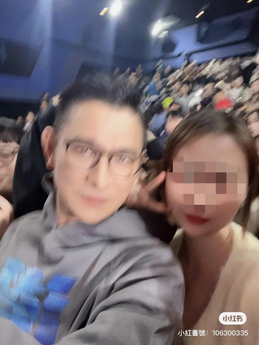 刘德华与粉丝自拍照 滤镜太大惊变人妖样