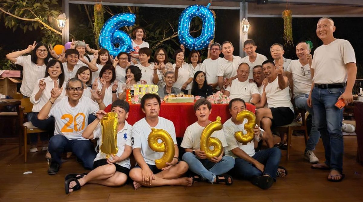 难忘师生情,77岁的李发及75岁梁雅梅教师伉俪,远从最南部的柔佛士古来,跨越逾400公里的距离到彭亨文冬美律谷,只为赴一场师生同学会