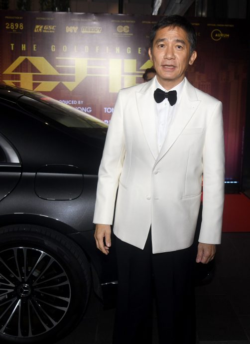 梁朝伟白马王子Look登场 主动握手影迷欢呼燃爆全场