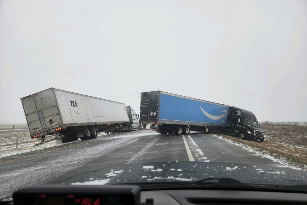 看世界 冰暴和暴风雪袭击美国中部