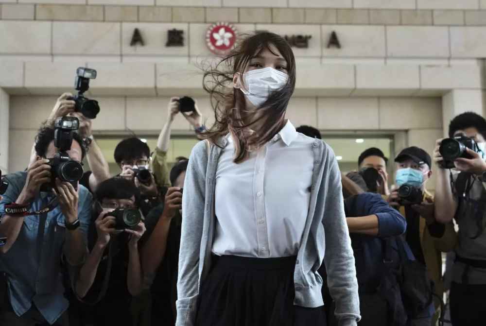 香港警方:“周庭未按时报到将全力追捕”