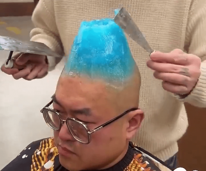 光头男做新“发型”回家过年引热议 彩蓝火山还带闪光还像