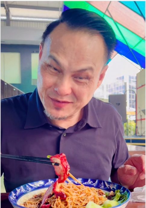 包云吞被骂想念猪肉 华裔穆斯林演员:吃清真云吞有错?