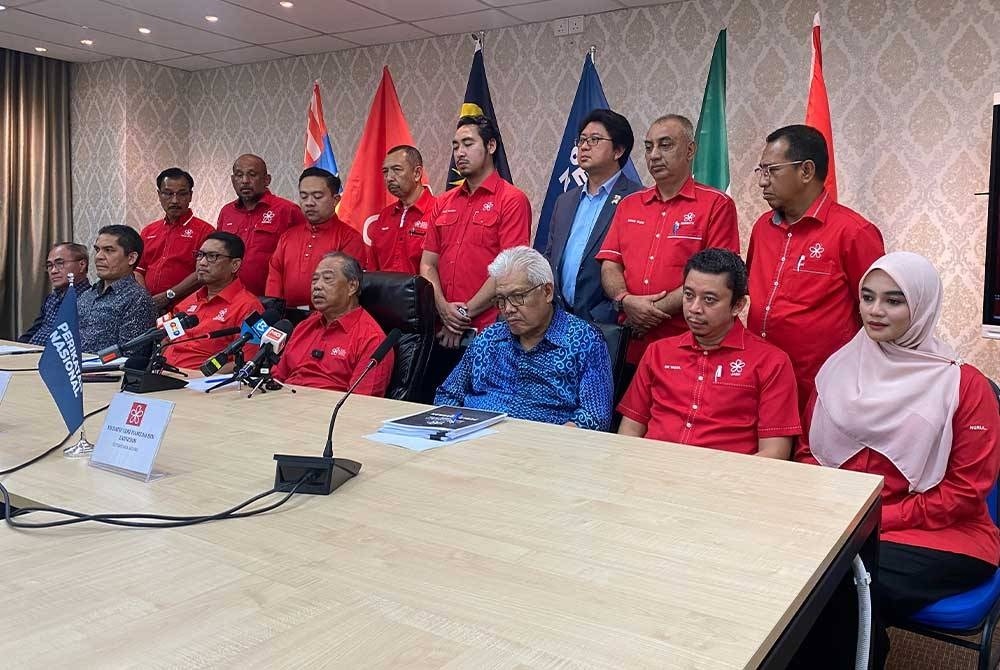 土团党:6议员转态支持安华 将出律师信促腾空议席补选!