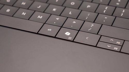 拚图)Windows 11新电脑键盘新增微软AI助理实体键 30年来最大变革