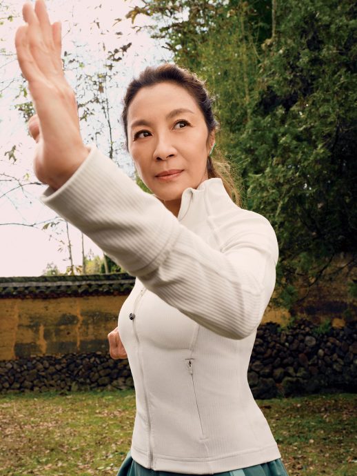 杨紫琼女侠气场全开 把新年广告片变武侠片