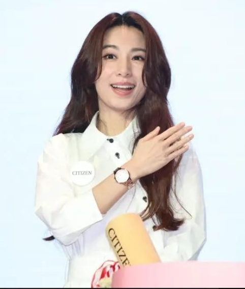 爆遭Ella老公背后捅刀 田馥甄:当八卦看完