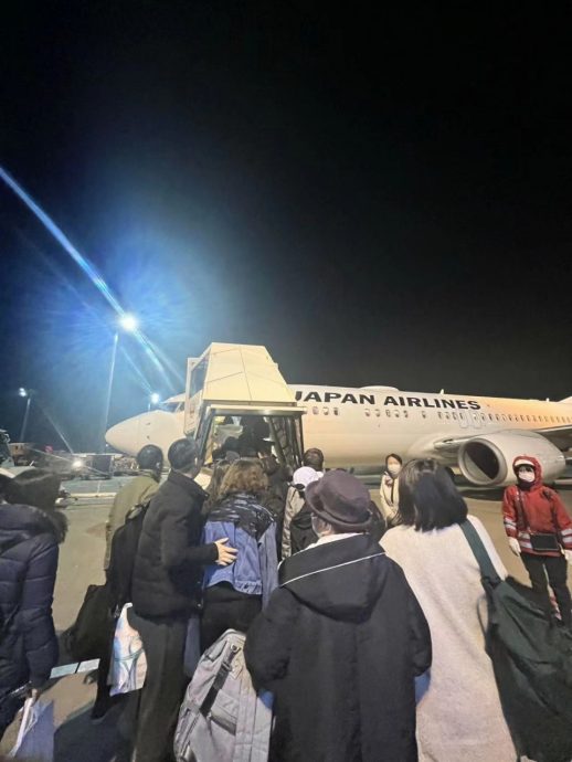 经历地震又遇飞机事故 中国游客:旅游变逃难