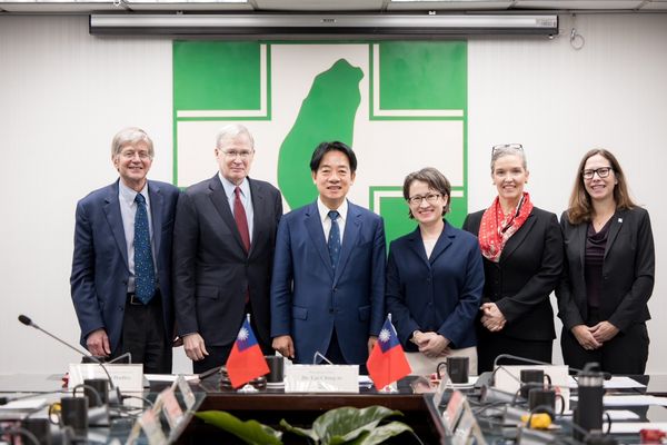赖清德接见美国代表团 承诺将努力维护台海和平与稳定