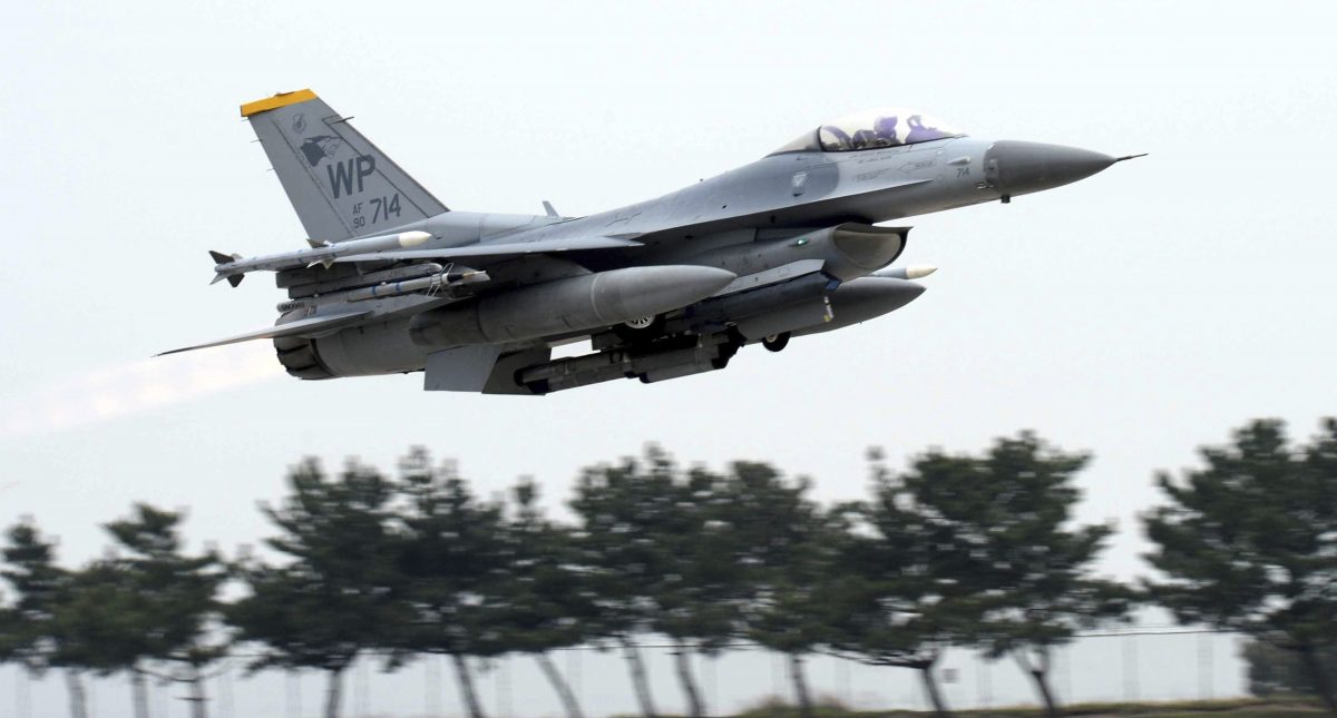 驻韩美军一架F-16战机坠海 飞行员成功逃生