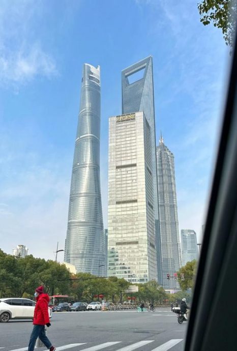中国“第一高楼”顶楼结冰积雪 封闭部分出入口防坠落伤人