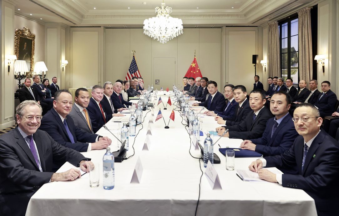 中国公安部长王小洪同美国安部长会晤 促美方停止无端滋扰盘查中国留学生 原文网址: 陆公安部长晤美国土安全部长 促美方停止无端滋扰盘查中国留学生