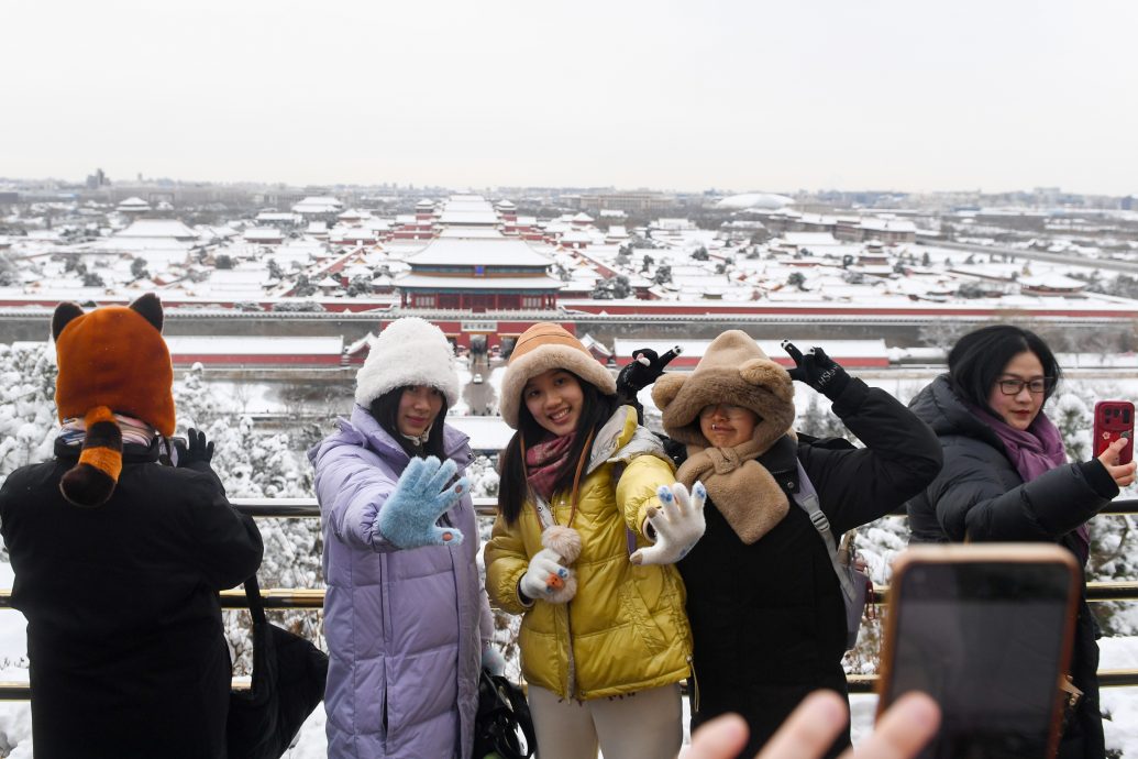 中国多地进入雨雪最强时段 暴雪大风冻雨6预警齐发