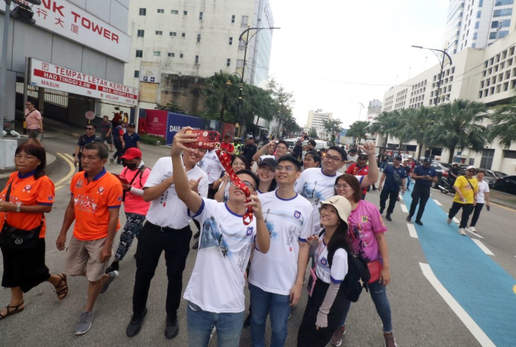 全国:新闻:柔古庙游神逢学校假期,参与人数更胜去年
