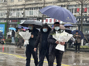 宗庆后追思会举行 杭州市民冒雨送最后一程