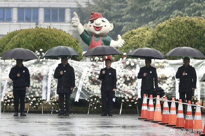宗庆后追思会举行 杭州市民冒雨送最后一程