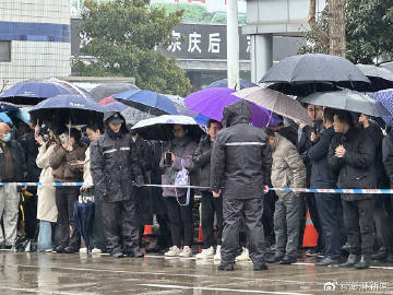 宗庆后追思会举行 杭州市民冒雨送最后一程