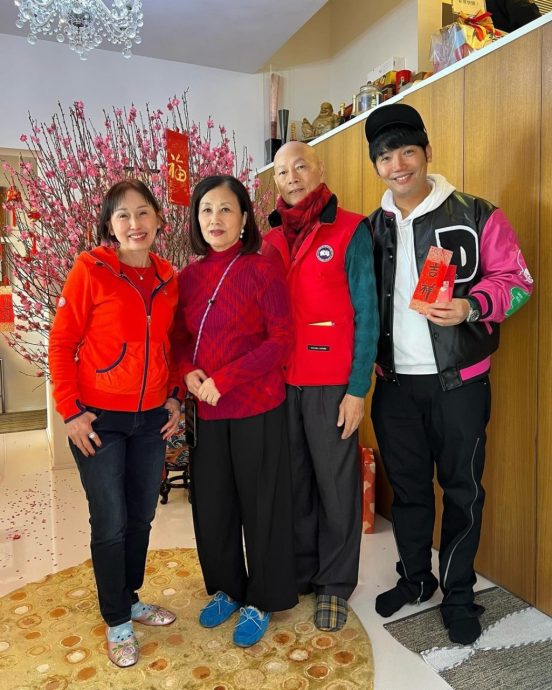 家中招呼近50好友 汪明荃团拜大合照震撼