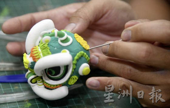 手作达人陈振耀/巧手捏出超可爱仿真袖珍舞龙舞狮