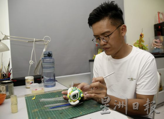 手作达人陈振耀/巧手捏出超可爱仿真袖珍舞龙舞狮