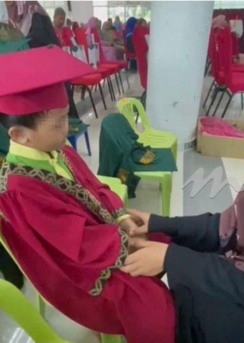 父亲“来不及”参与幼儿园孩子毕业典礼 孩子愁眉苦脸让人心疼