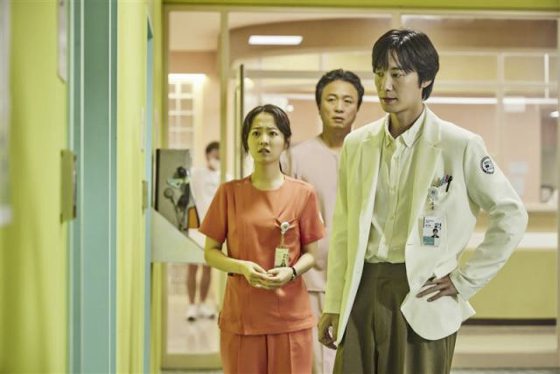 王晋恒/《精神病院也会迎来清晨》写在我们仍未发病前