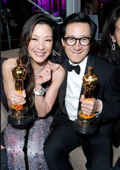 艾玛史东也挨轰歧视亚裔 杨紫琼跳出来灭火