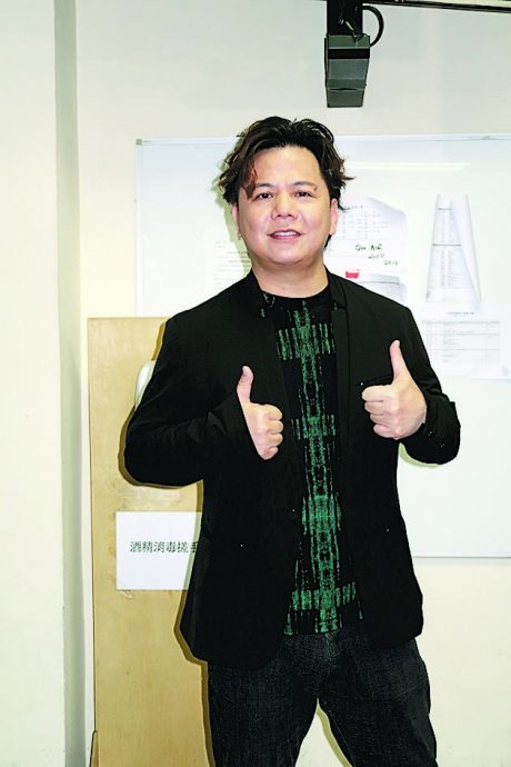 《中年好声音2》决赛|杨千嬅避谈不够格当评审 大马沈宗贤舞不出“火”铩羽而归