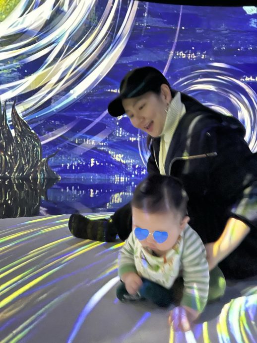 小腰果满6个月10公斤 Selina晒超肉圆脸萌照
