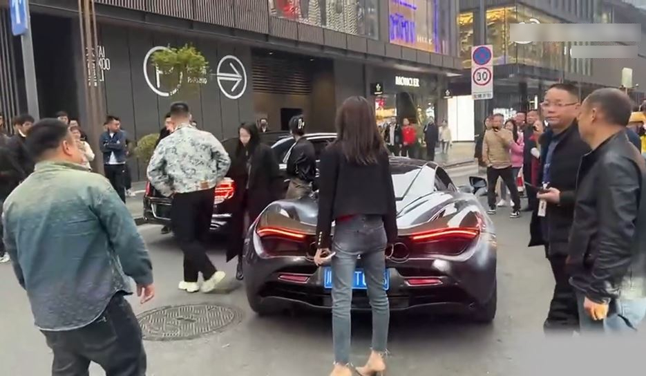 成都警方通报:7人策划虚假“感情纠纷”拍视频被罚
