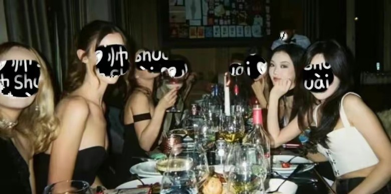 王菲女儿李嫣皮草大浓妆跑趴 网热议:接受不了