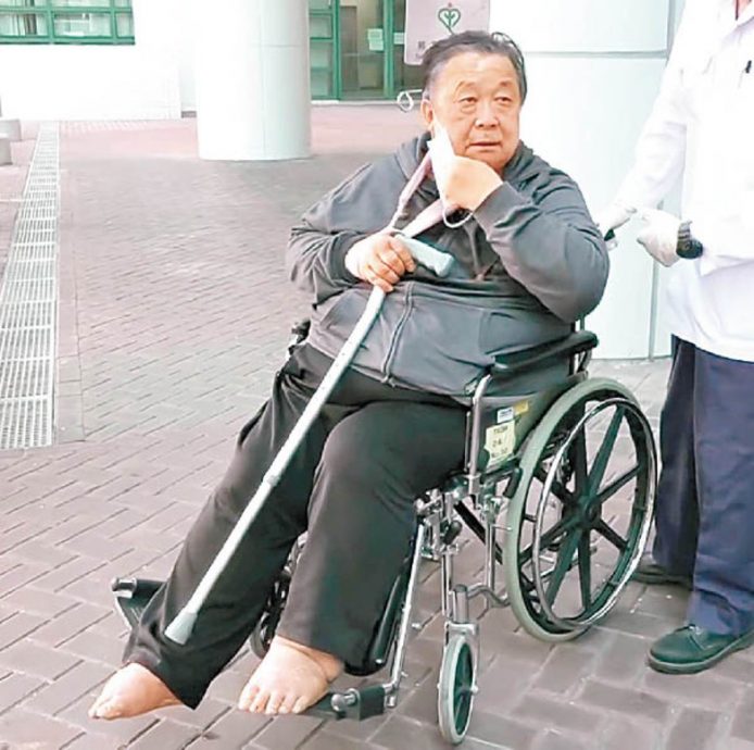 秦煌获子女探病 未知何时可出院