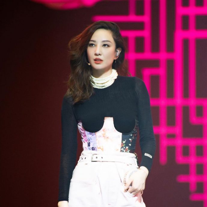 郑希怡演网络电影 挨轰演烂片