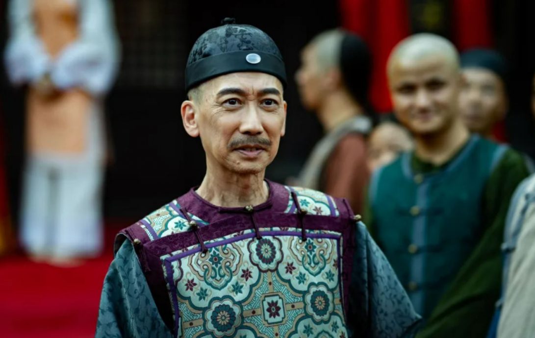冯素波分享手牵手合照 张达明身形消瘦状况令人担忧