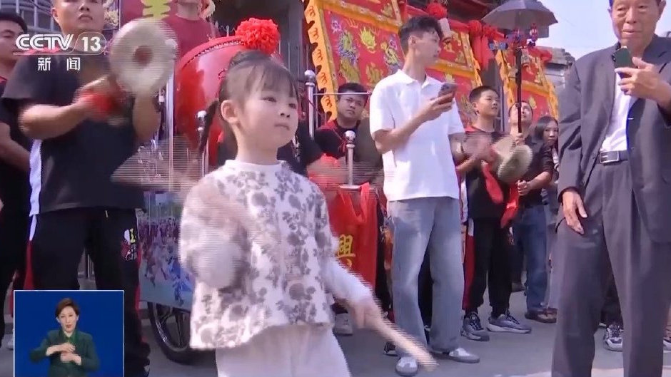 央视评5岁女孩和英歌队互动:激昂鼓点背后是优秀传统文化的传承