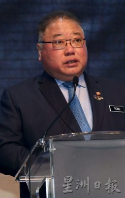 张庆信:谈繁星在上(另有中国大使文)