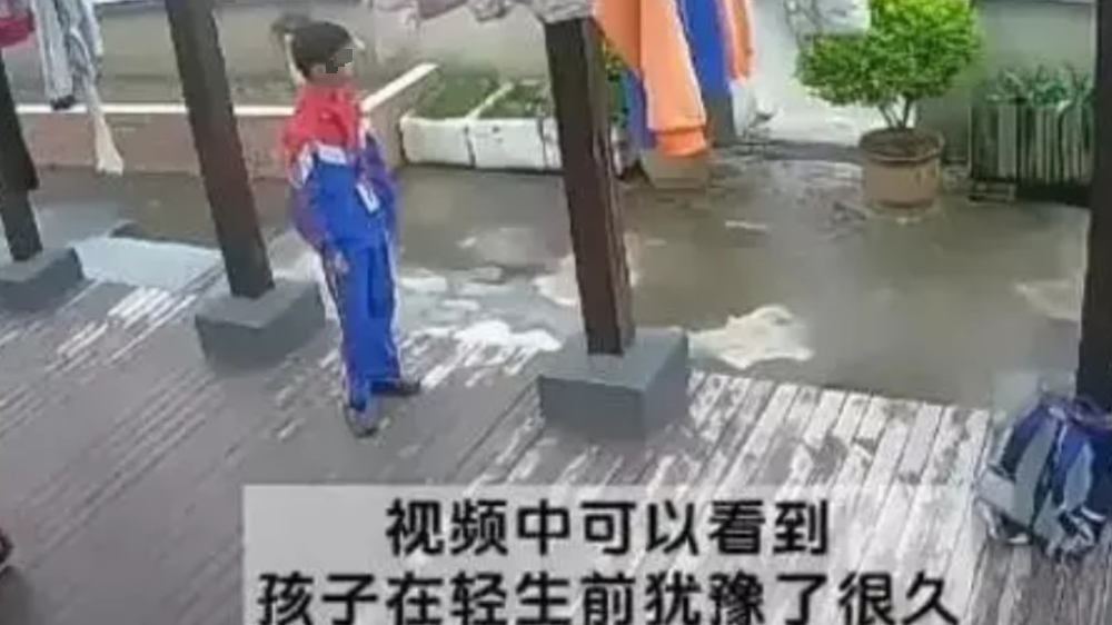 湖南9岁童跳楼亡 父亲:儿子常被体罚一周遭打手13次 罚抄万遍 死前都还没抄完