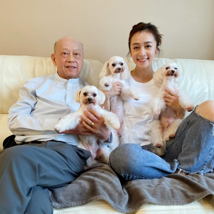 父亲76岁生忌 黄心颖贴婚宴共舞照悼念