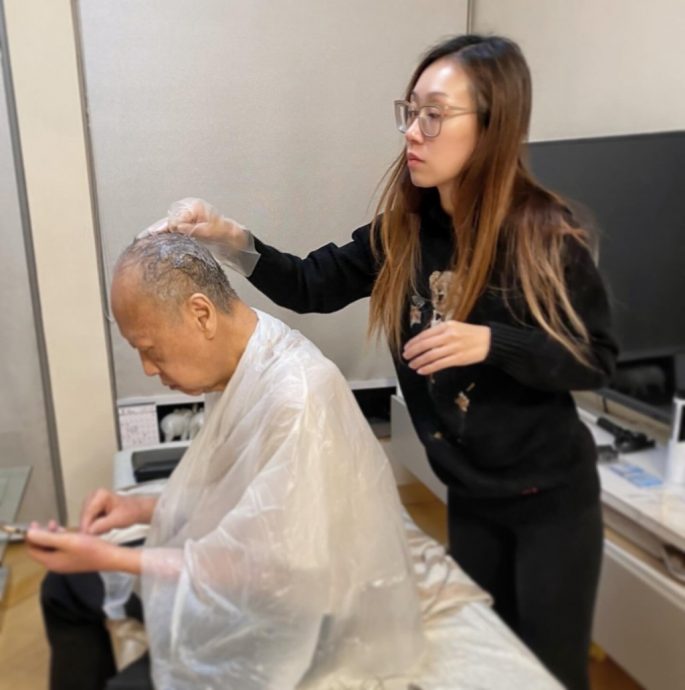 父亲76岁生忌 黄心颖贴婚宴共舞照悼念
