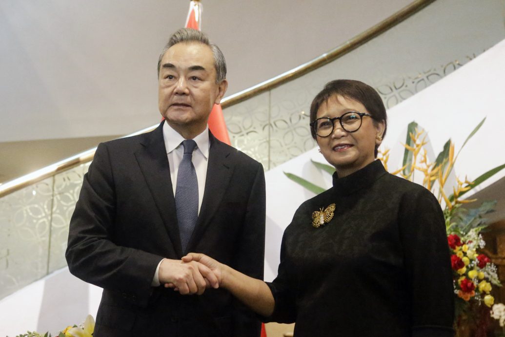 王毅访印尼 加速南海行为准则磋商 促警惕地区“小圈子”