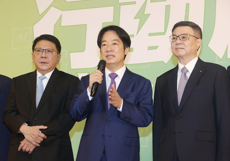赖清德宣布“国安三剑客” 顾立雄掌国防部 林佳龙强势回归