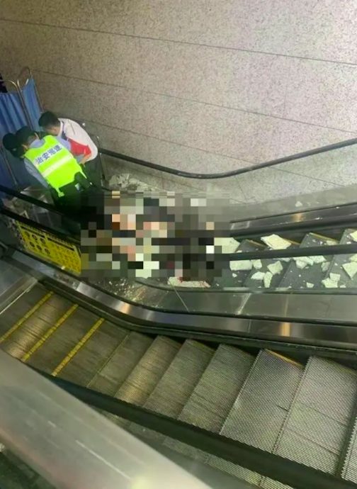 重庆地铁站砖石脱落砸中孕妇 家属:心跳已停2次,胎儿情况未知
