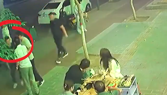 中国男子遭断脚筋“一刀毙命” 旁边食客“吃火锅比人命要紧”