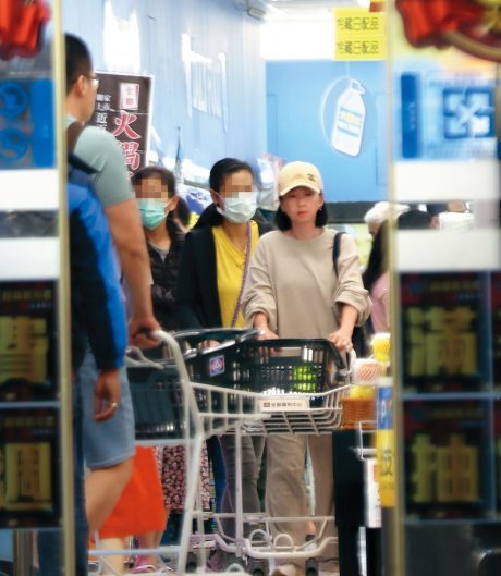传婚变分居李易 六月:配偶栏没变