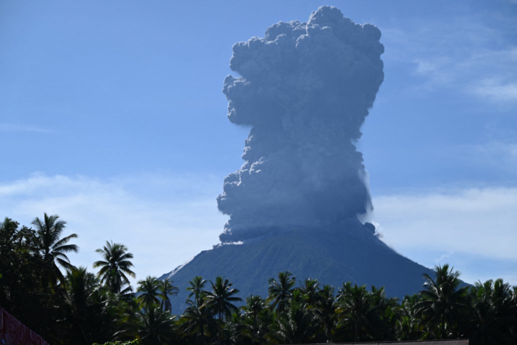 印尼伊布火山再喷发 火山灰超过5公里