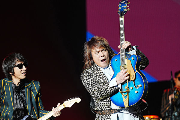 合唱变独唱!杨乃文曝伍佰全程1个动作