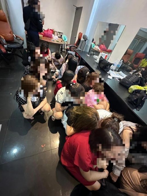 扣41中国女子 移民局捣毁隆市“吊花场”