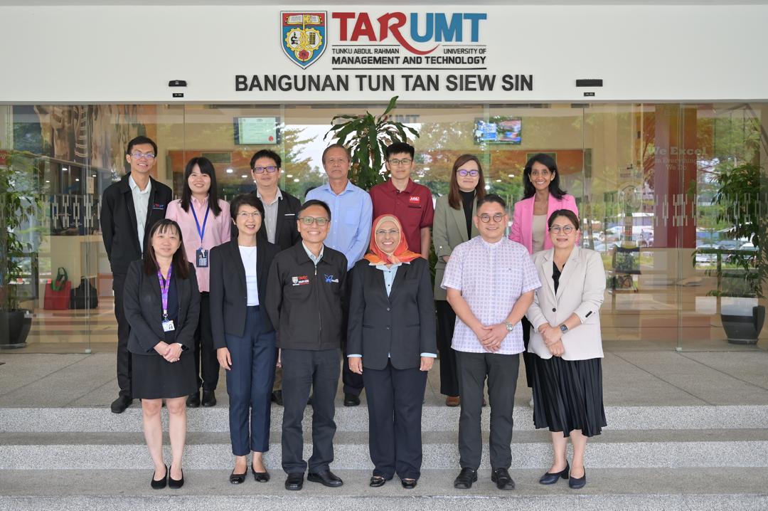 拉曼理工大学(TAR UMT)、马来西亚塑胶厂商公会(MPMA)及马来西亚华美达销售与服务私人有限公司(HWAMDA)今日共同签署了一份谅解备忘录